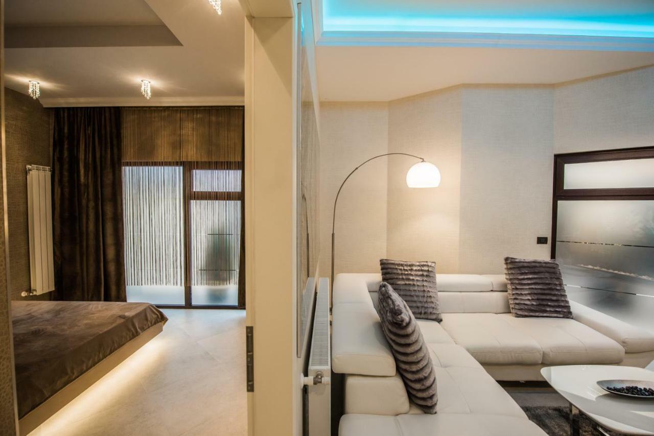 H & V Residence - Diamond Bungalow Apartment Arad Exterior foto