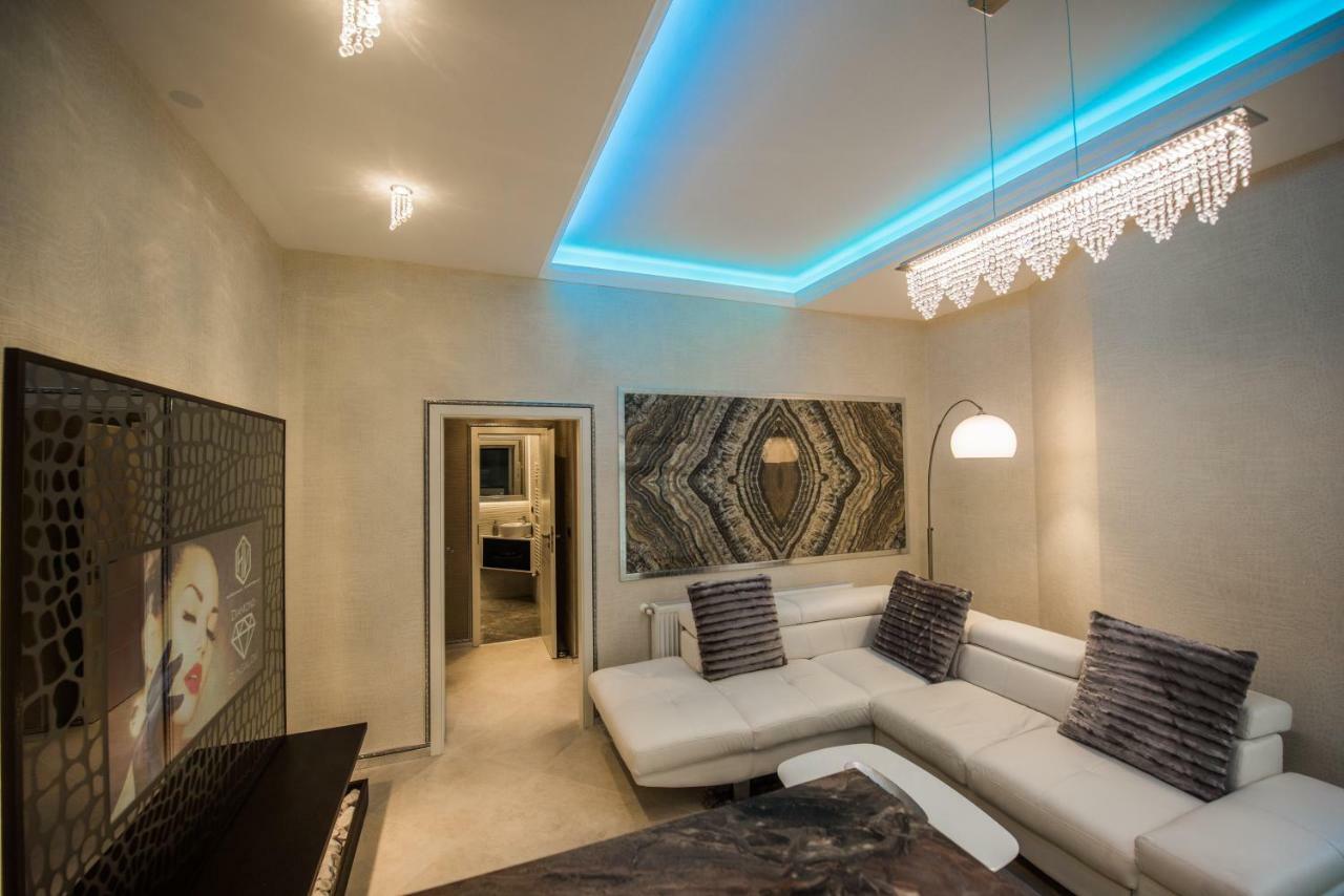 H & V Residence - Diamond Bungalow Apartment Arad Exterior foto